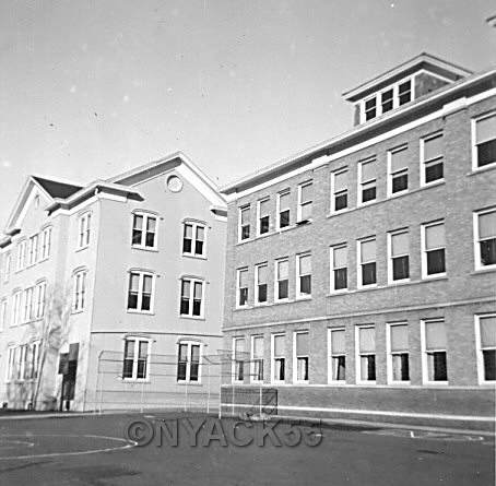 TRWLiberty_Street_School-Jan-1952-2.jpg
